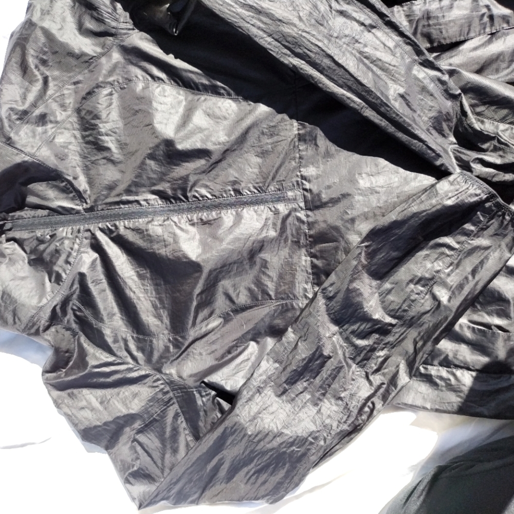 Lululemon windbreaker in excellent condition